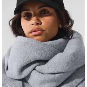 ALO Yoga Women's Wool Scarf Hazy Heather Grey